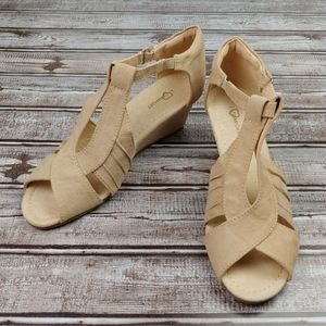 NWOB I Love Comfort Faux Suede Wedges
